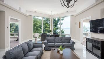 Smart TV, fireplace, table tennis, offices