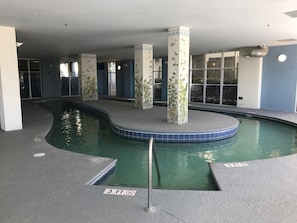 Alberca techada y alberca climatizada