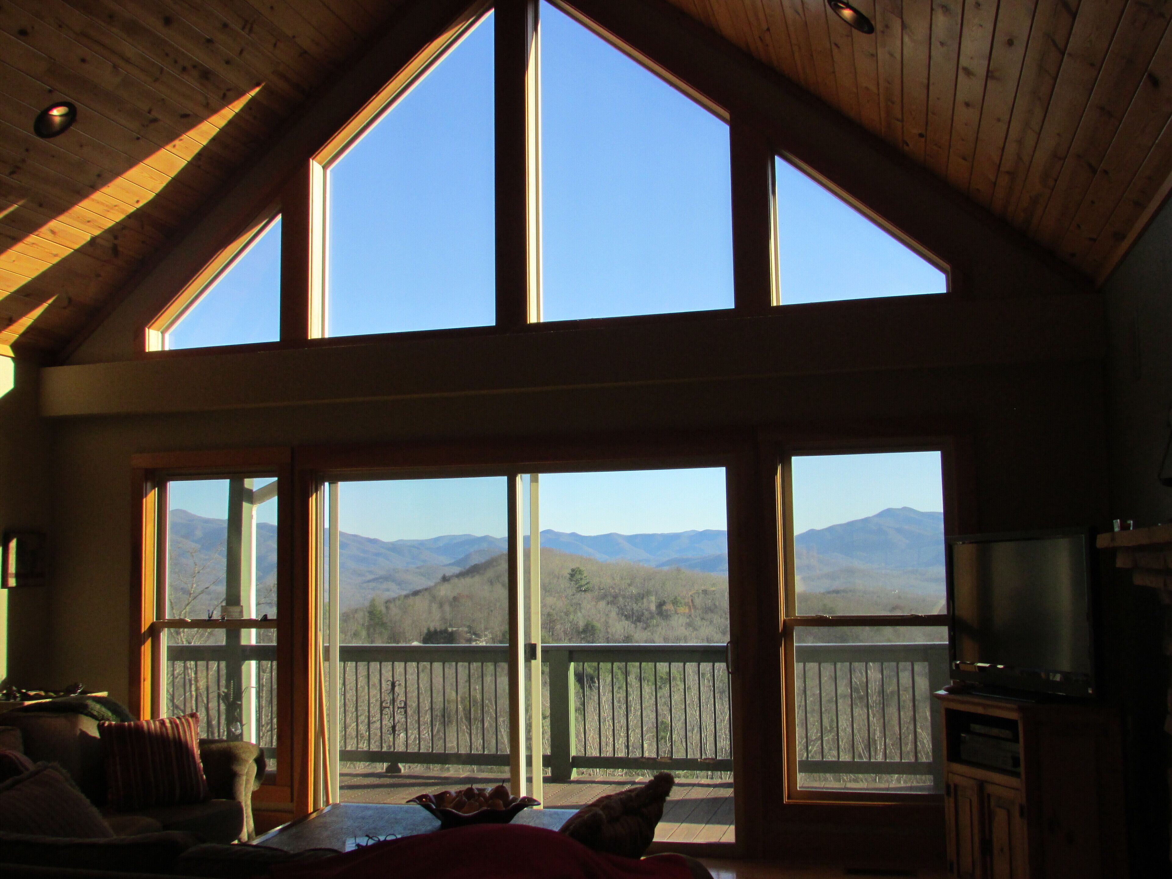 TV, fireplace, DVD player, books