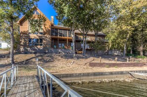 Exterior - LOZ Family Fun Lakefront Vacation Log Home #8 , 6500sf, 5bd, loft, 4 bath (Camdenton)