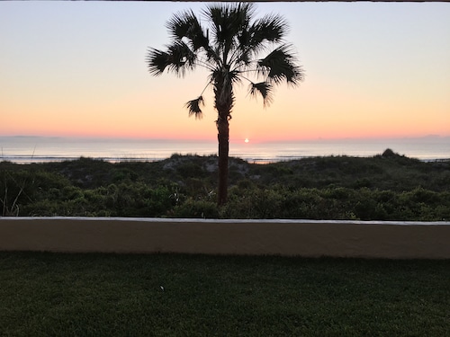 St Augustine Crescent Beach Beachfront Ocean View Patio and Heated Pool