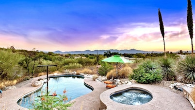 Tucson's Gateway to Best Restaurants & Shopping + Heated Pool + 2 Master Suites