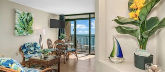 Ocean Front Condo avec une belle rénovation terminée en juin 2018