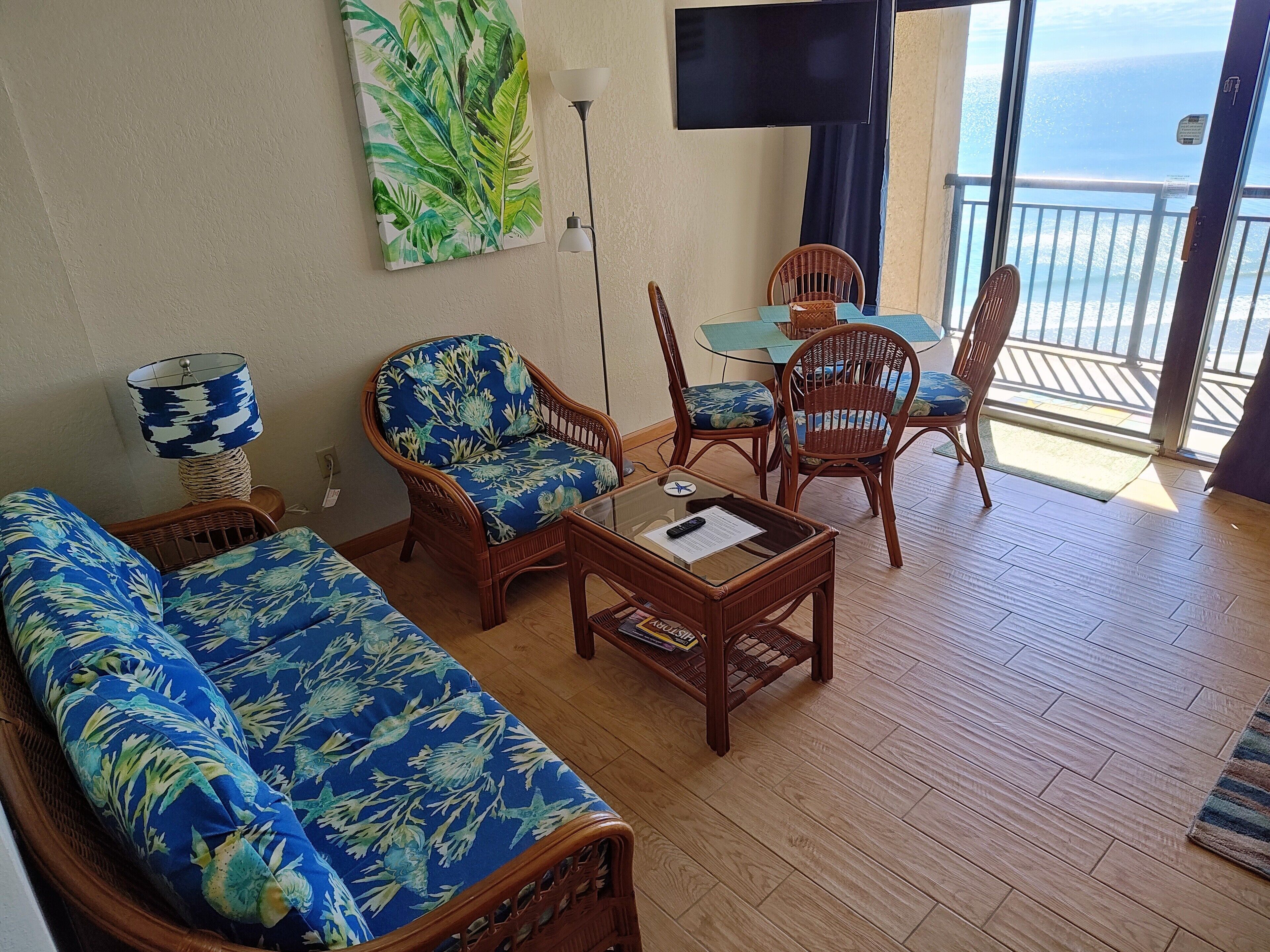 Ocean front Condo just steps to the beach, Free parking and no resort fees!