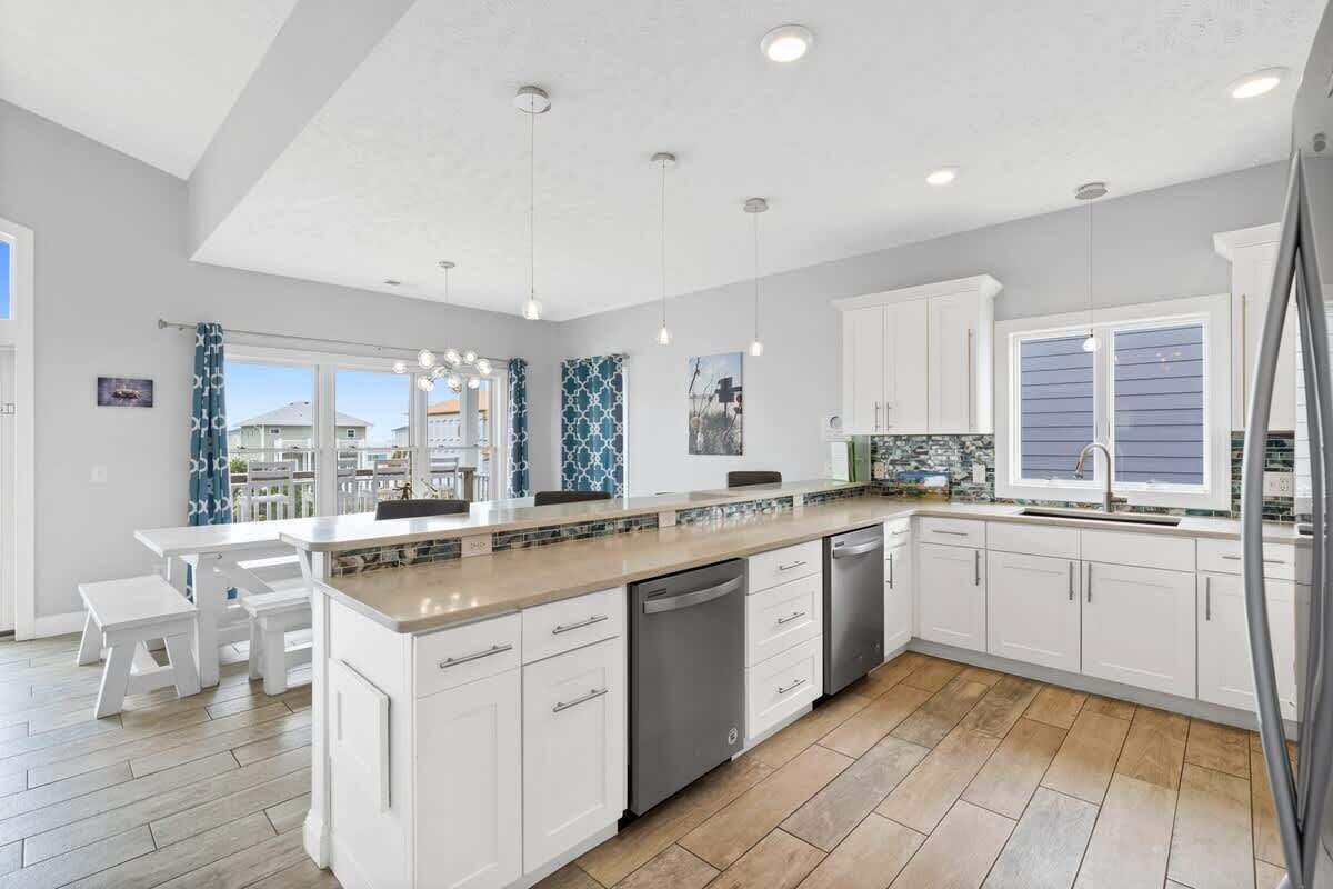 Køleskab, mikrobølgeovn, ovn, kogeplade