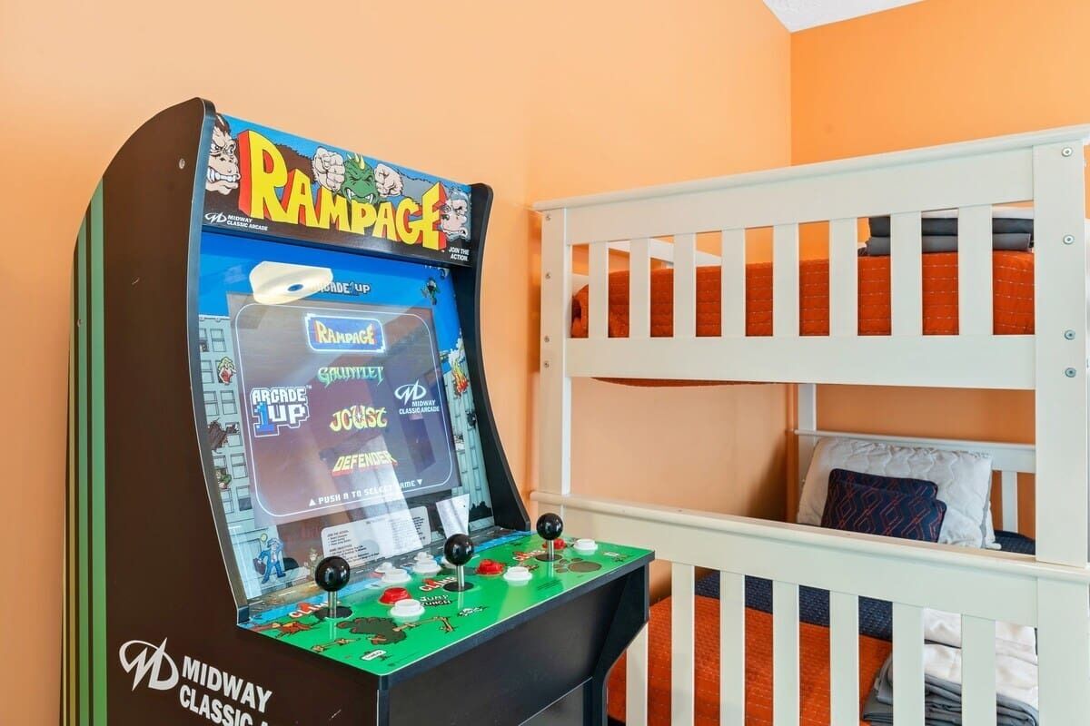 6 bedrooms, iron/ironing board, travel cot, WiFi