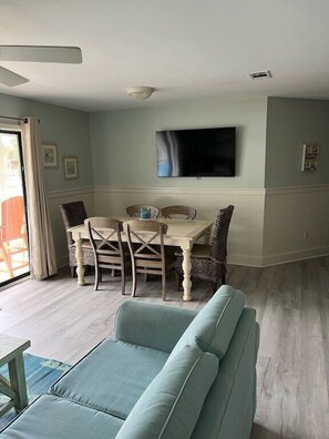 Smart TV, DVD player, stereo - 3 Bedroom 2 Bath Condo Overlooking the Pool W/ Private Balcony (Santa)