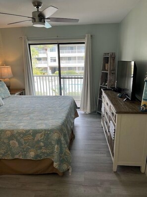 3 bedrooms, iron/ironing board, WiFi, bed sheets - 3 Bedroom 2 Bath Condo Overlooking the Pool W/ Private Balcony (Santa)