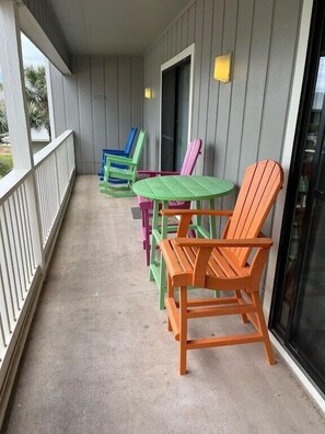 Property grounds - 3 Bedroom 2 Bath Condo Overlooking the Pool W/ Private Balcony (Santa)