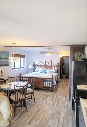 1 bedroom, in-room safe, iron/ironing board, free WiFi