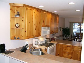 Fridge, microwave, oven, stovetop - The Best Ski in/Ski Out Location with Private Hot Tub & Bbq (Sun Peaks)