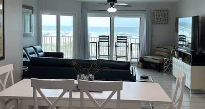 BEACHFRONT 2 BED 2 BATH CONDO - RIGHT ON THE BEACH