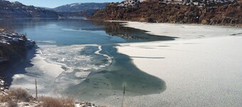 Stellar, sud-ouest, maison de luxe.  Emplacement extraordinaire sur le lac Abiquiu