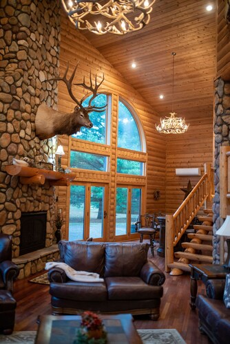 Beautiful Lake House with sunset views, foosball table, huge yard, private dock!