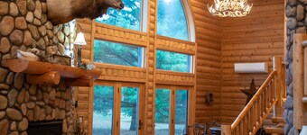 Belle Lake House avec vue sur le coucher du soleil, baby-foot, immense cour, quai privé!