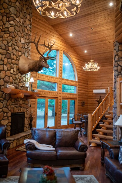 Beautiful Lake House with sunset views, foosball table, huge yard, private dock!