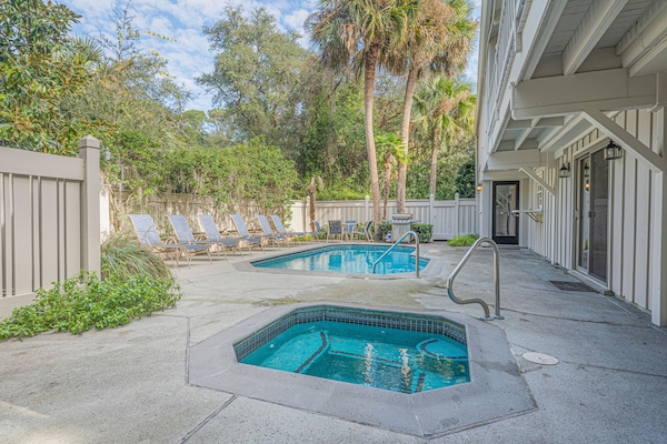 Pool & Spa