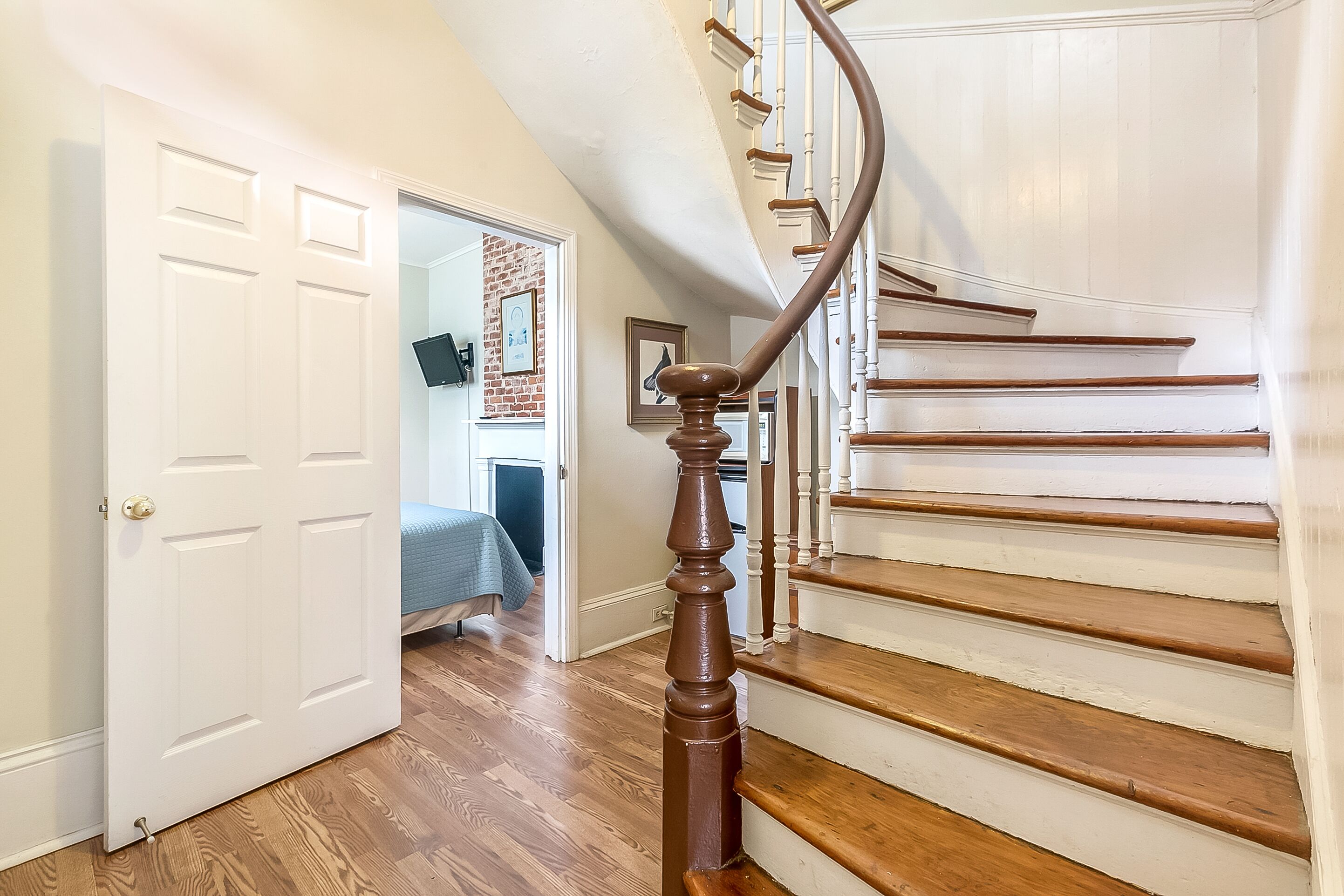 5 Schlafzimmer, Zimmersafe, Schreibtisch, Bügeleisen/Bügelbrett