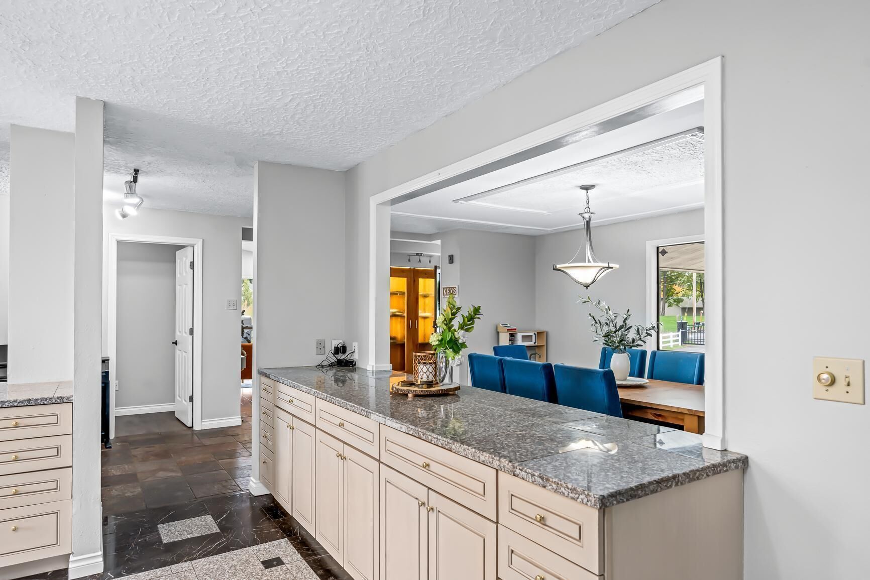 冰箱、微波炉、烤箱、炉灶