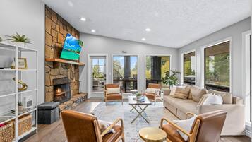 Smart-TV, Kamin, DVD-Player