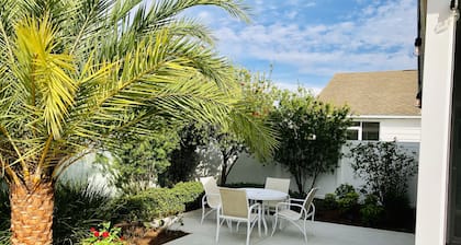 Nueva encantadora villa 2/2 en Creekside Landing adyacente a Lake Sumter Landing con GC