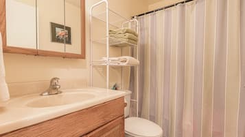 Asciugacapelli, asciugamani, sapone, carta igienica