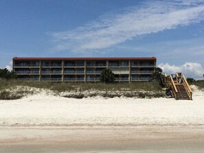 Exterior - Beachfront with Great Views, beach chairs, pool, tennis Amelia Island (Fernandina Beach)