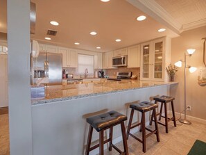 Fridge, microwave, oven, stovetop - Beachfront with Great Views, beach chairs, pool, tennis Amelia Island (Fernandina Beach)