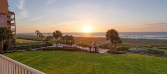 Rénové! Front de mer avec de superbes vues, chaises de plage, piscine, tennis Amelia Island