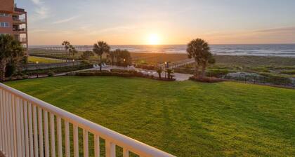 Uusittu! Rannalla upeat näkymät, rantatuoleja, uima-allas, tennis Amelia Island