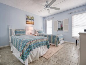 2 bedrooms, desk, iron/ironing board, free WiFi - Beachfront with Great Views, beach chairs, pool, tennis Amelia Island (Fernandina Beach)