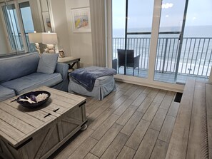 Smart TV - JUST RENOVATED/1 Mile to Seaside/PRIVATE BEACH & beach chair set up/HEATED POOL (Santa Rosa Beach)