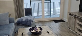 JUST RENOVATED/1 Mile from Seaside/UNIT 502/heated pool & beach chair set up