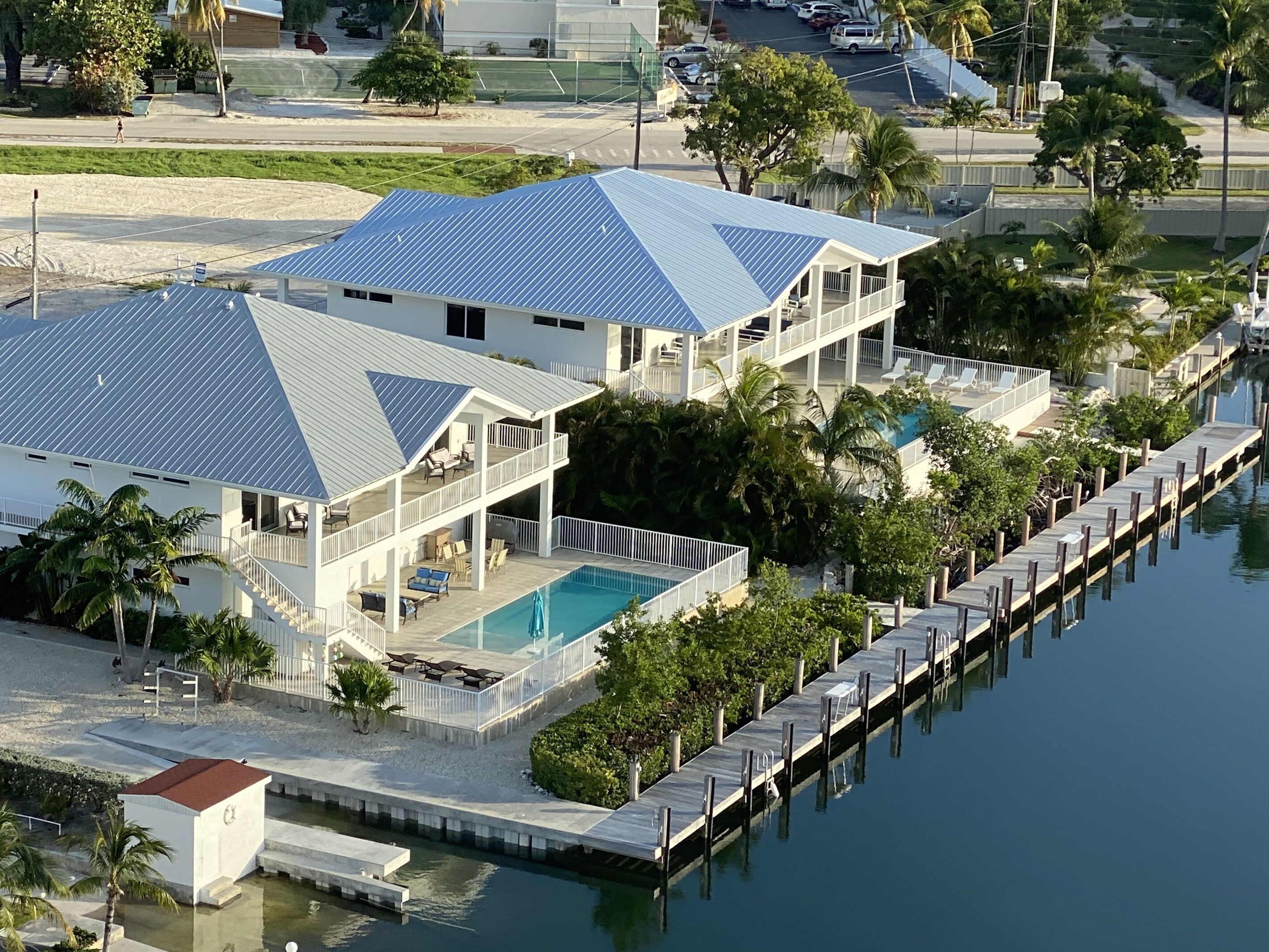 Grouper House, Lux 4BR, 6BA home w/ pool, dock and boat ramp