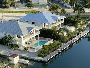 Exterior - Grouper House: 4 Masters/6 BA, Pool/Dock, BoatRamp (Marathon)
