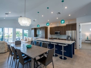 Interior - Grouper House: 4 Masters/6 BA, Pool/Dock, BoatRamp (Marathon)