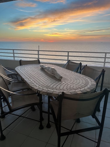 BEACHFRONT GEM with 3 king beds,3 baths,a den,spacious living room,large lanai!