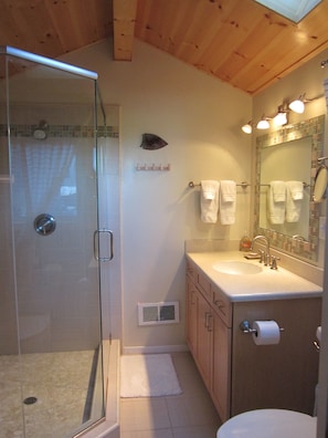 Combined shower/tub, hair dryer, towels, soap