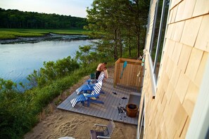 Property grounds - The Perfect Waterfront Home, mins from downtown and beaches! Getaway this summer (East Falmouth)