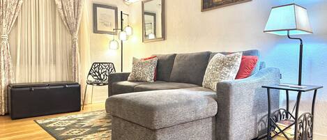 Smart TV, DVD player, books, stereo