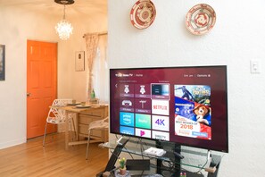 Interior - Perfect family friendly home in Nob Hill (Albuquerque)