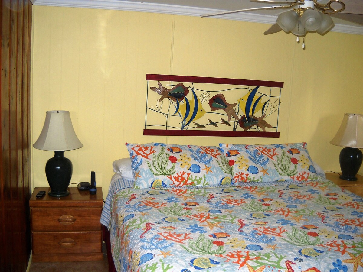 Photo 6 of Pompano Paradise, Sleeps 6 Pet Friendly, Steps to the Beach