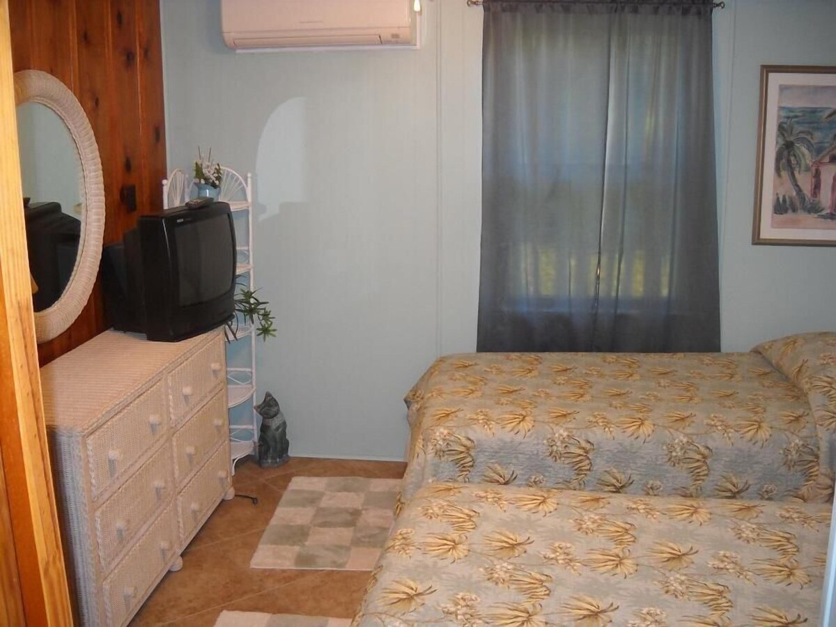 Photo 9 of Pompano Paradise, Sleeps 6 Pet Friendly, Steps to the Beach
