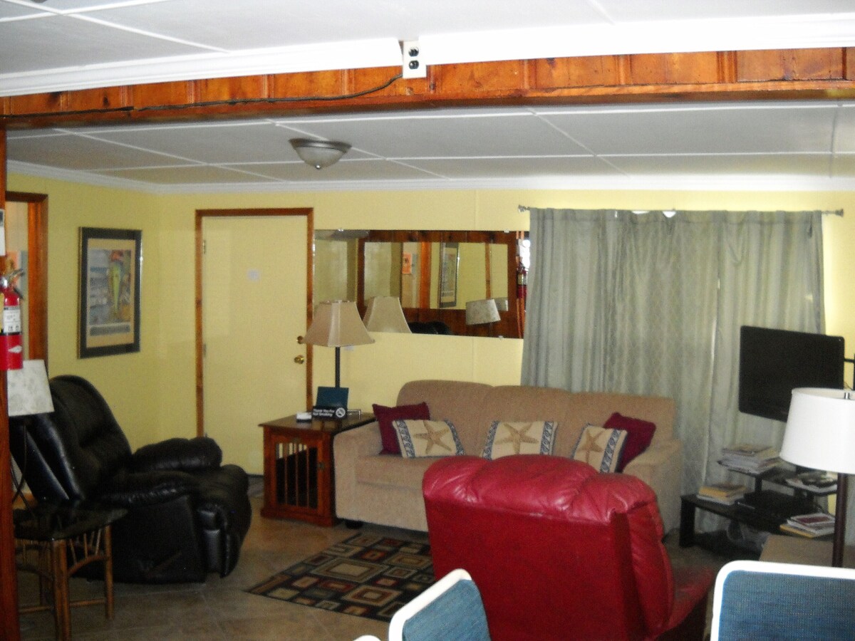 Photo 5 of Pompano Paradise, Sleeps 6 Pet Friendly, Steps to the Beach