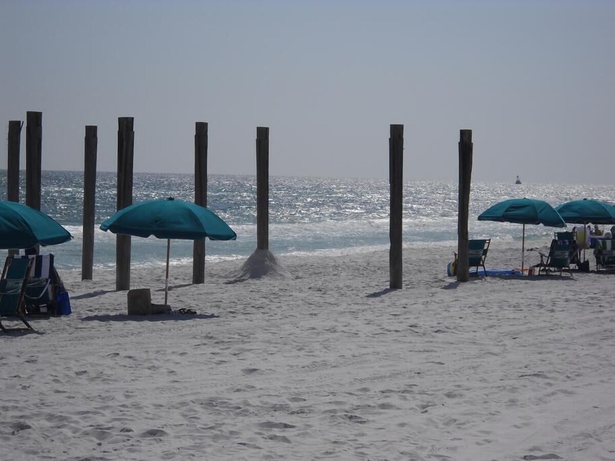 Photo 13 of Pompano Paradise, Sleeps 6 Pet Friendly, Steps to the Beach