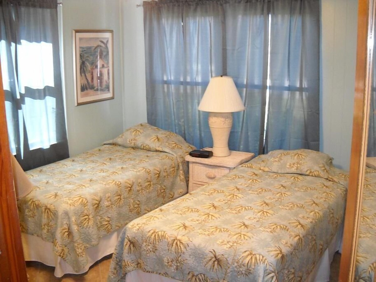 Photo 10 of Pompano Paradise, Sleeps 6 Pet Friendly, Steps to the Beach