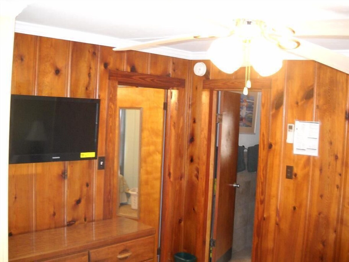Photo 7 of Pompano Paradise, Sleeps 6 Pet Friendly, Steps to the Beach