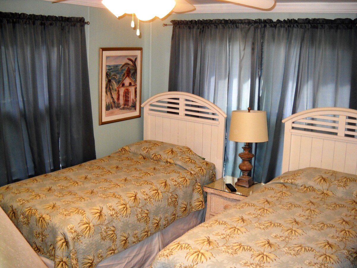 Photo 8 of Pompano Paradise, Sleeps 6 Pet Friendly, Steps to the Beach