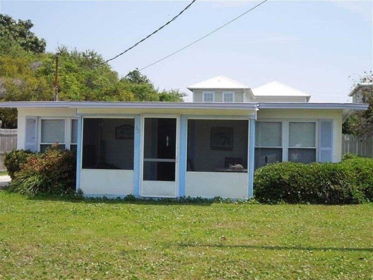 Photo 15 of Pompano Paradise, Sleeps 6 Pet Friendly, Steps to the Beach