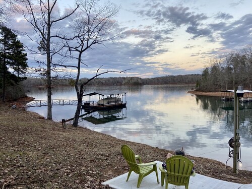 Mid Century 4 BR Lake Hartwell Home with Great views, good vibes, + large dock 